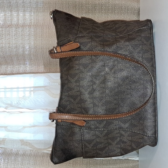 Michael Kors Jet Set Tote With Matching Wallet - Picture 4 of 17